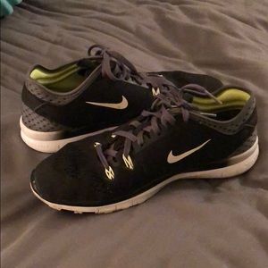 Solid black with some grey Nike’s